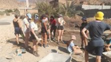 Des jeunes filles belges aménagent une route au Maroc et font sensation…