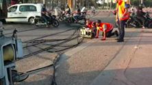 Vidéo: Un automobiliste percute le tramway à Ain Sebaâ et provoque son déraillement