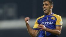 Vidéo: Abderrazak Hamdallah se dispute avec son adversaire en plein match