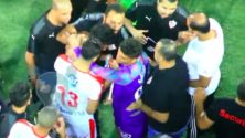 Vidéo: Achraf Bencharki se bagarre en plein match…