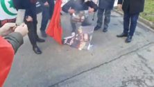 Vidéo: Des marocains brûlent et piétinent la photo du Roi Mohammed VI
