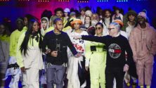 Vidéo: Tommy Hilfiger dévoile sa dernière collection et fait le show à Londres