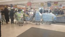 Coronavirus: Certains marocains dévalisent les grandes surfaces…