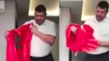 Vidéo : Un marocain bloqué à l&rsquo;étranger brûle le drapeau du Maroc