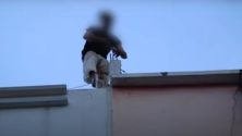 Vidéo : Un jeune marocain tente de se suicider à Casablanca