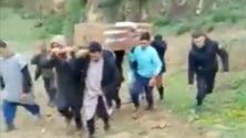 Vidéo : Sur le point d&rsquo;accoucher, une marocaine a été transportée dans un cercueil vers le centre de santé