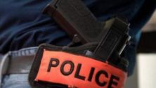 Un policier use de son arme pour arrêter ceux qui violent l&rsquo;état d&rsquo;urgence à Kénitra