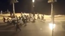 Vidéo : Des marocains pourchassent les autorités durant « Achoura » à Rabat