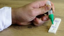 Photo : Les tests salivaires rapides seront disponibles dans les pharmacies