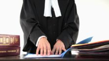 Une Marocaine se fait passer pour une avocate et escroque des immigrants