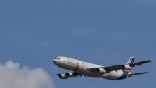 Positive au Covid dans l&rsquo;avion, elle s&rsquo;isole 5 heures dans les WC