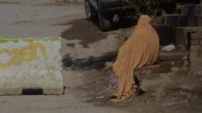 Pakistan : un charlatan plante un clou dans la tête d’une femme enceinte