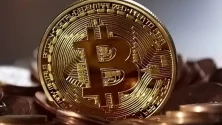 Le cours du bitcoin dépasse les 100 000 $ et bat un record