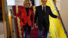 Un moment embarrassant pour Emmanuel et Brigitte Macron à Hanoï