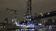 Vidéo : Quand un navire mexicain fait la rencontre du pont de Brooklyn