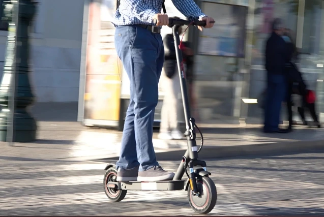 Trottinettes électriques : le Maroc adopte des mesures pour une circulation sécurisée